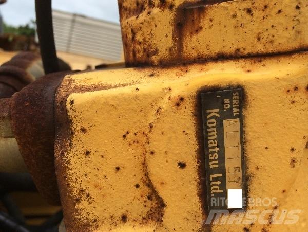 Komatsu PC200-8-AC 大型油圧ショベル12t以上（パワーショベル・ユンボ）