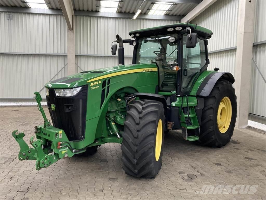 John Deere 8335R トラクター