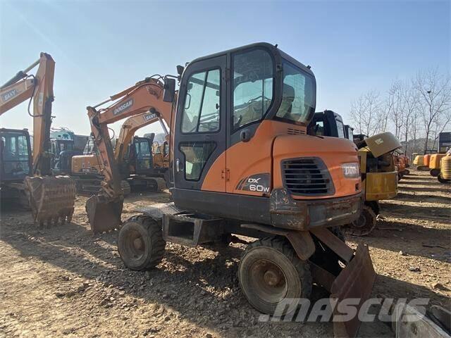 Doosan DX60W 大型油圧ショベル12t以上（パワーショベル・ユンボ）