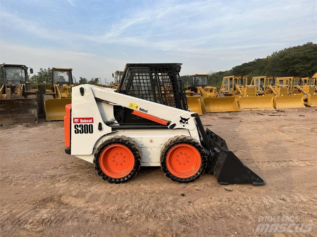 Bobcat S 300 スキッドステアローダー