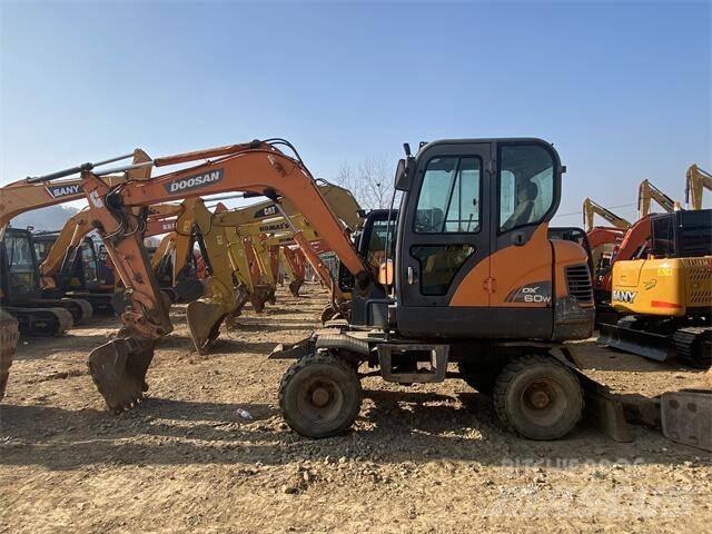 Doosan DX60W ミニ油圧ショベル 7t以下（ミニユンボ・ミニディガー）