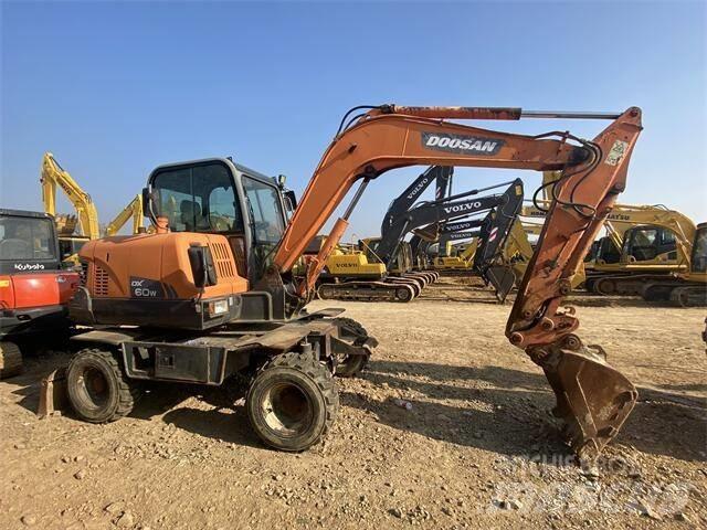 Doosan DX60W ミニ油圧ショベル 7t以下（ミニユンボ・ミニディガー）