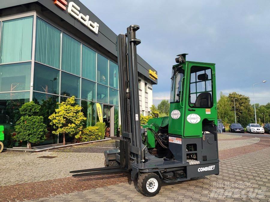 Combilift C4000 全方向リーチ型フォークリフト