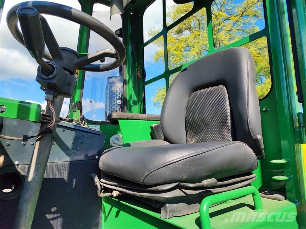 Combilift C4000 全方向リーチ型フォークリフト