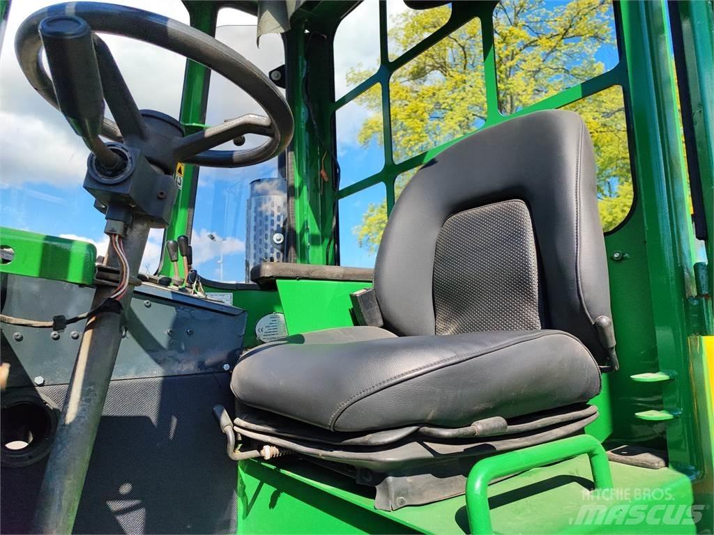 Combilift C4000 全方向リーチ型フォークリフト