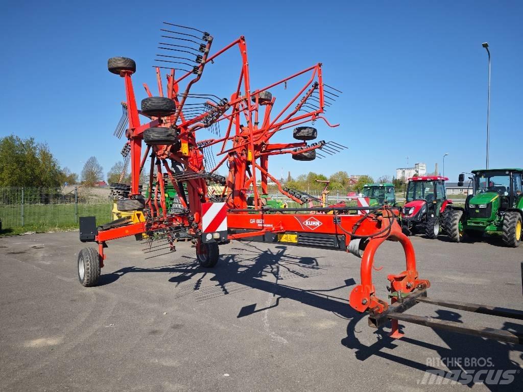 Kuhn GA 8121 ウィンドローア/レーキ