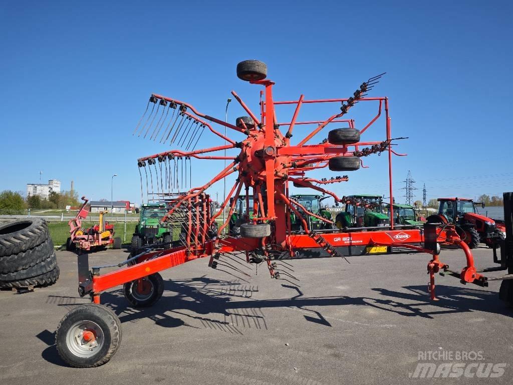 Kuhn GA 8121 ウィンドローア/レーキ