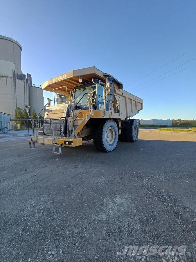 CAT 775F リジットフレーム式ダンプトラック