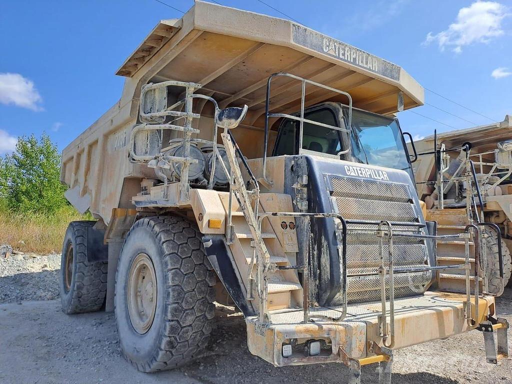 CAT 775F リジットフレーム式ダンプトラック