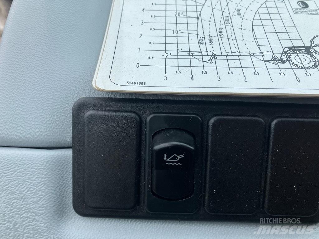 New Holland TH7.32 農業用テレハンドラー