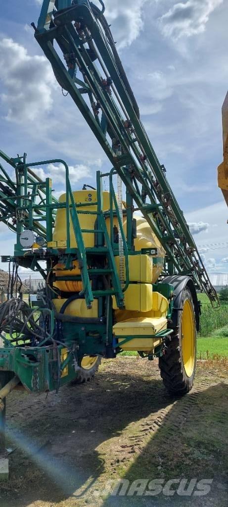 John Deere 840 i 牽引型スプレイヤー