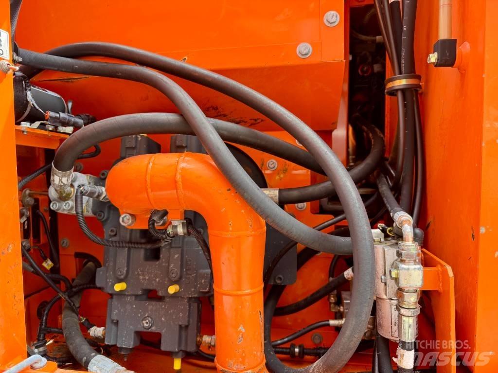 Doosan DX 160 W ホイール式油圧ショベル（パワーショベル・ユンボ・バックホー）