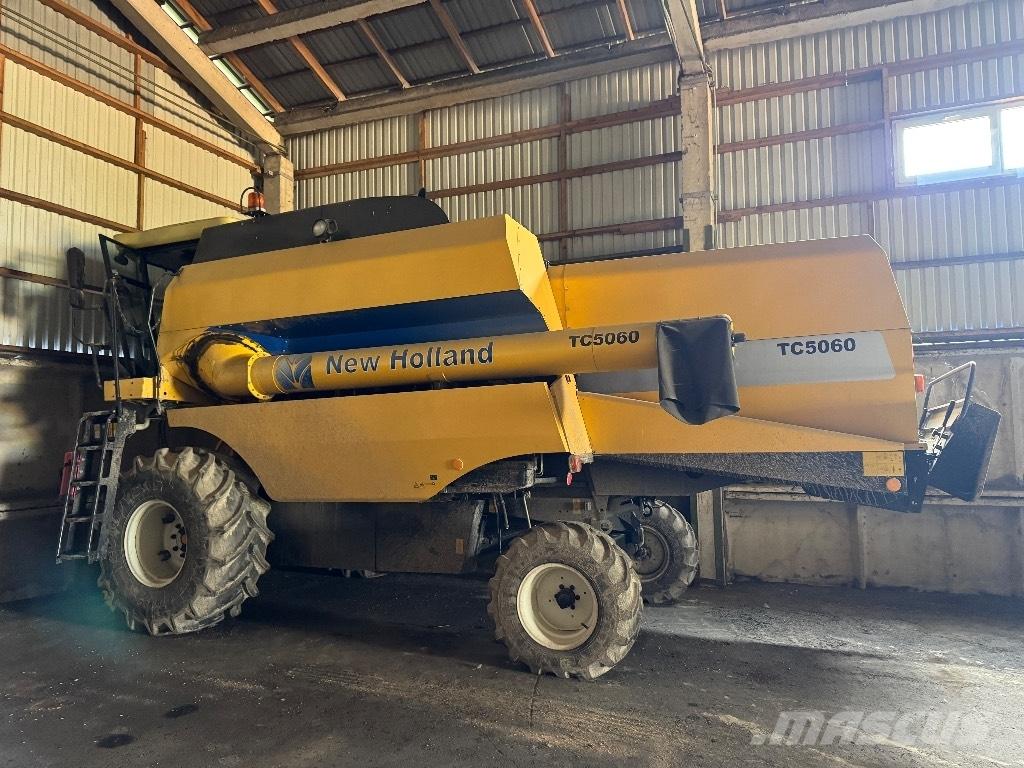 New Holland Tc5060 コンバイン