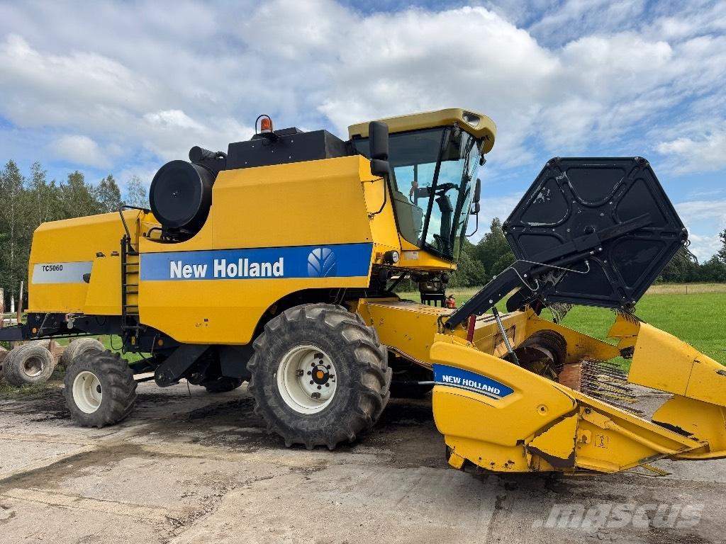 New Holland Tc5060 コンバイン