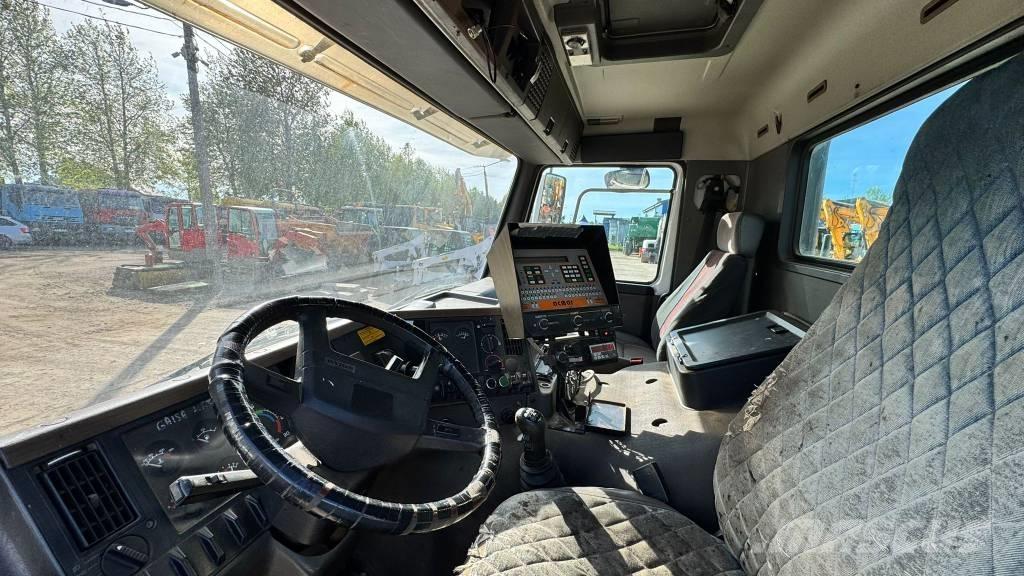 Volvo FL GUDRONATOR アスファルトスプレヤ