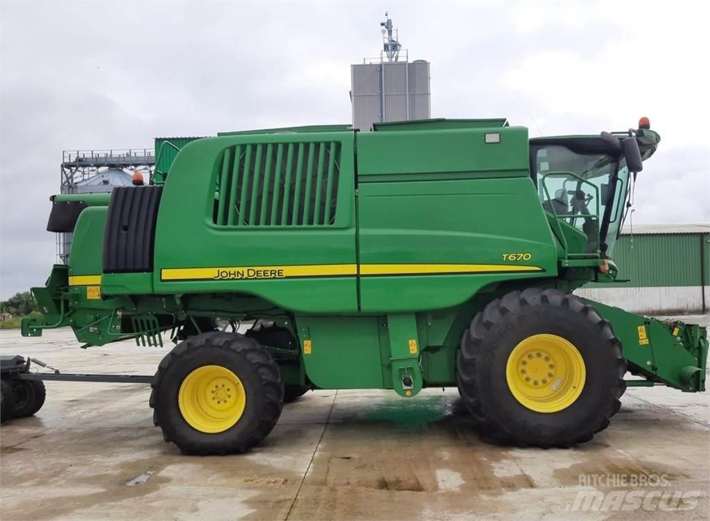 John Deere T670 コンバイン