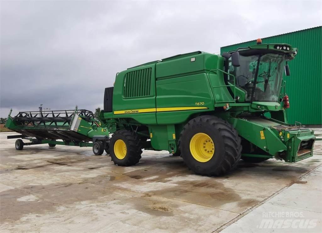 John Deere T670 コンバイン