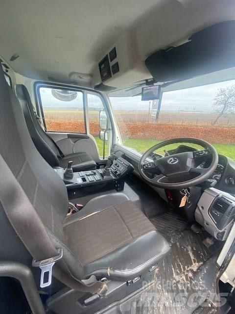 Mercedes-Benz UNIMOG ダンプ