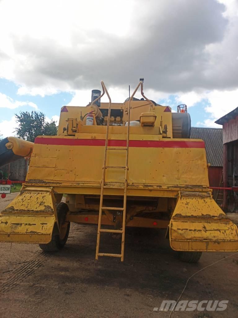 New Holland TF 46 コンバイン