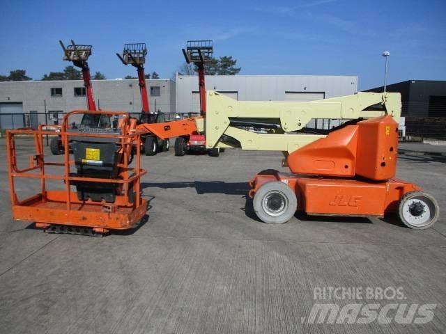 JLG E400 AJP (817) 小型自走式ブームリフト
