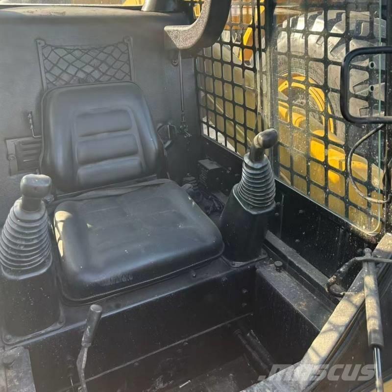 CAT 226 スキッドステアローダー