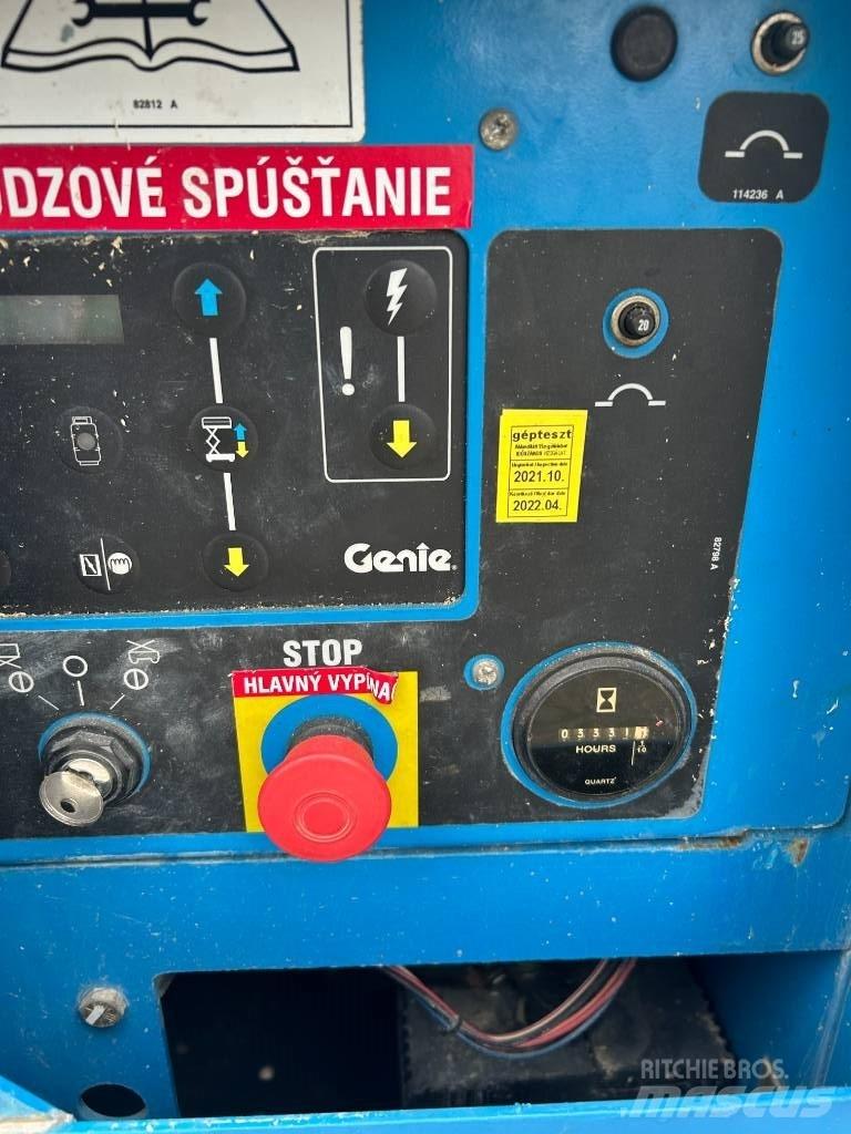 Genie GS 3384 RT シザースリフト