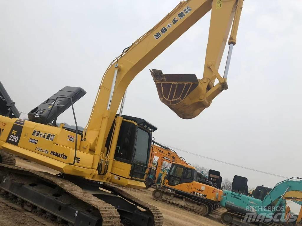 Komatsu 220-8 大型油圧ショベル12t以上（パワーショベル・ユンボ）