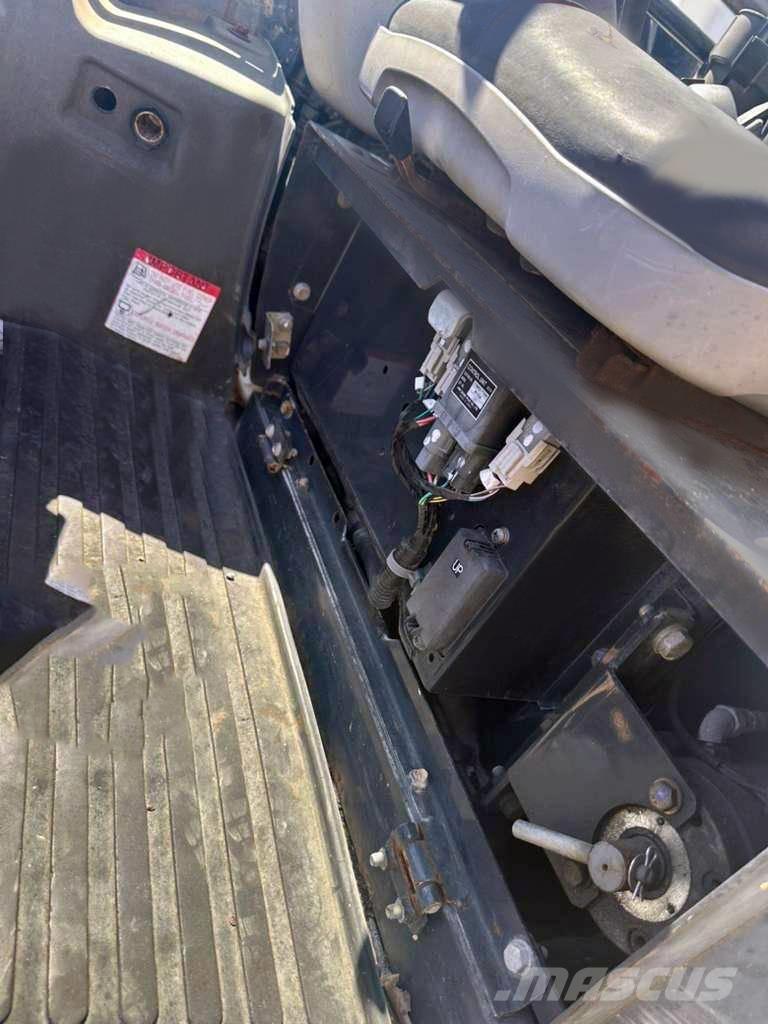 Hitachi ZX 27 U ミニ油圧ショベル 7t以下（ミニユンボ・ミニディガー）