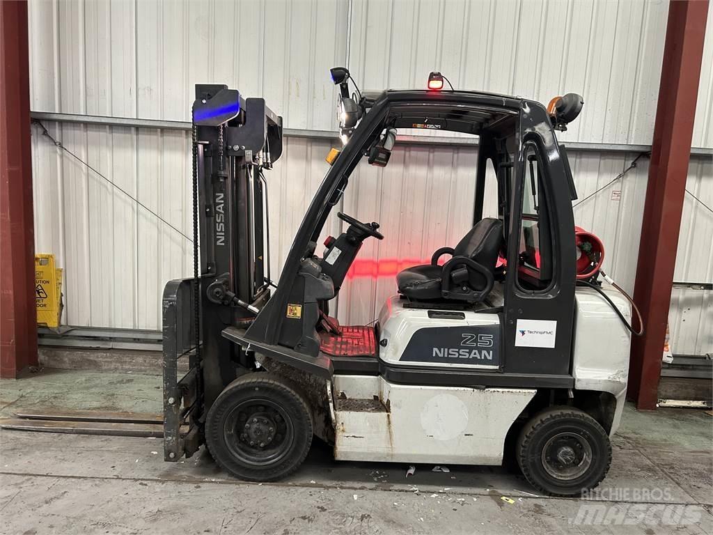 Nissan U1D2A25LQ LPGフォークリフト