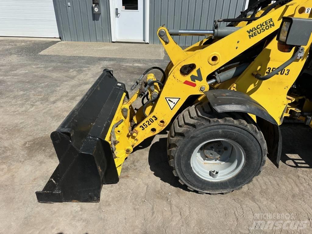 Wacker Neuson WL 30 ホイールローダー・タイヤショベル