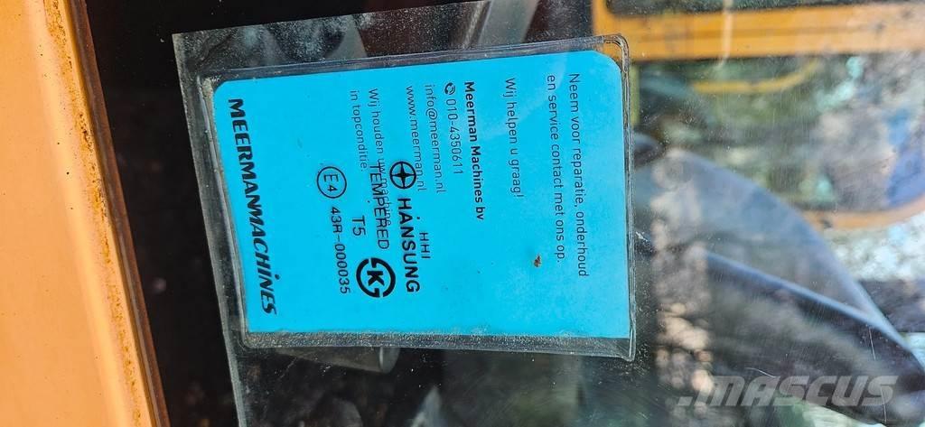 Hyundai R16-9 ミニ油圧ショベル 7t以下（ミニユンボ・ミニディガー）