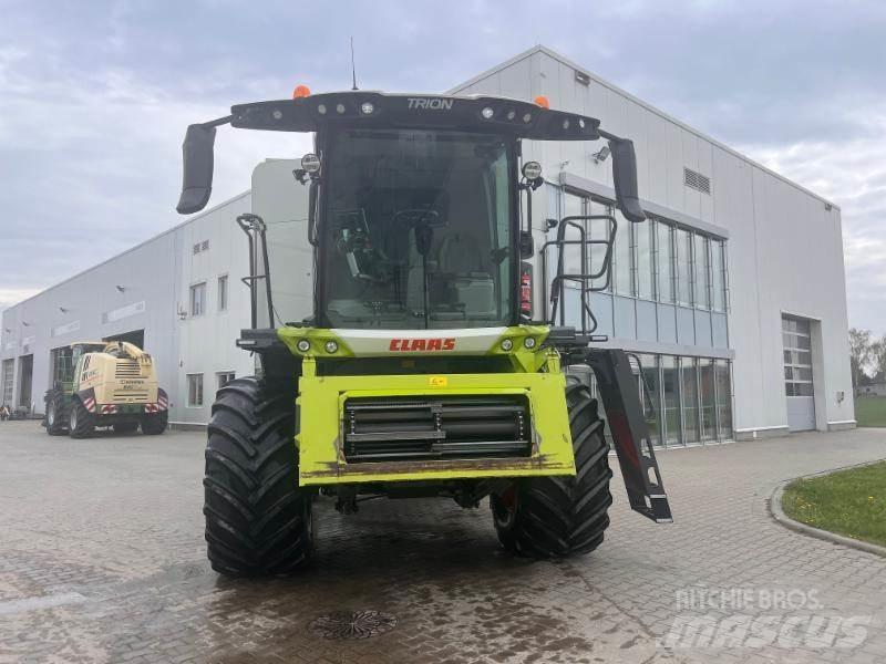 CLAAS TRION 520 コンバイン