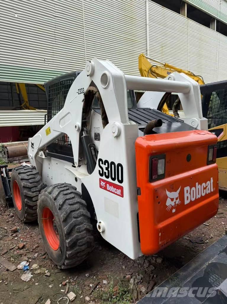 Bobcat S 300 スキッドステアローダー