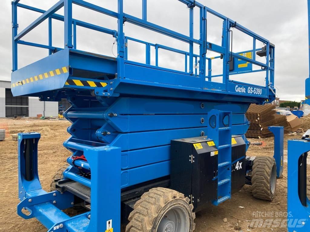 Genie GS 4390 RT シザースリフト
