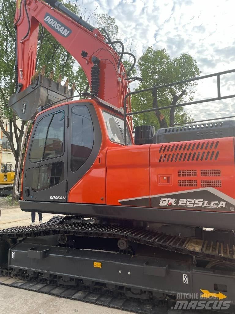 Doosan DX 225 中型油圧ショベル 7ｔ-12ｔ（ユンボ・パワーショベル・バックホー）