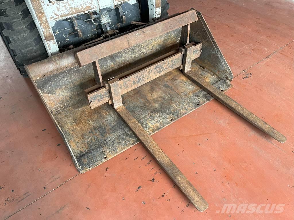 Bobcat 853 スキッドステアローダー