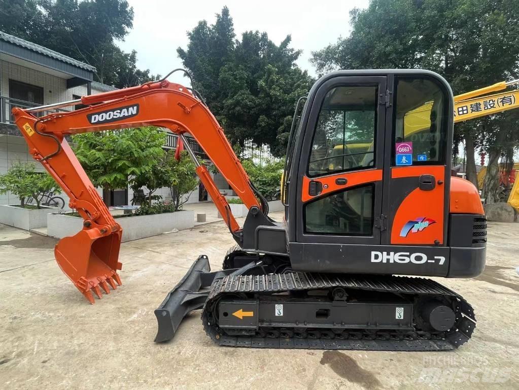 Doosan DH 60-7 ミニ油圧ショベル 7t以下（ミニユンボ・ミニディガー）