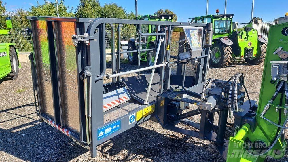 Merlo P40.17 PLUS テレスコーピックハンドラー