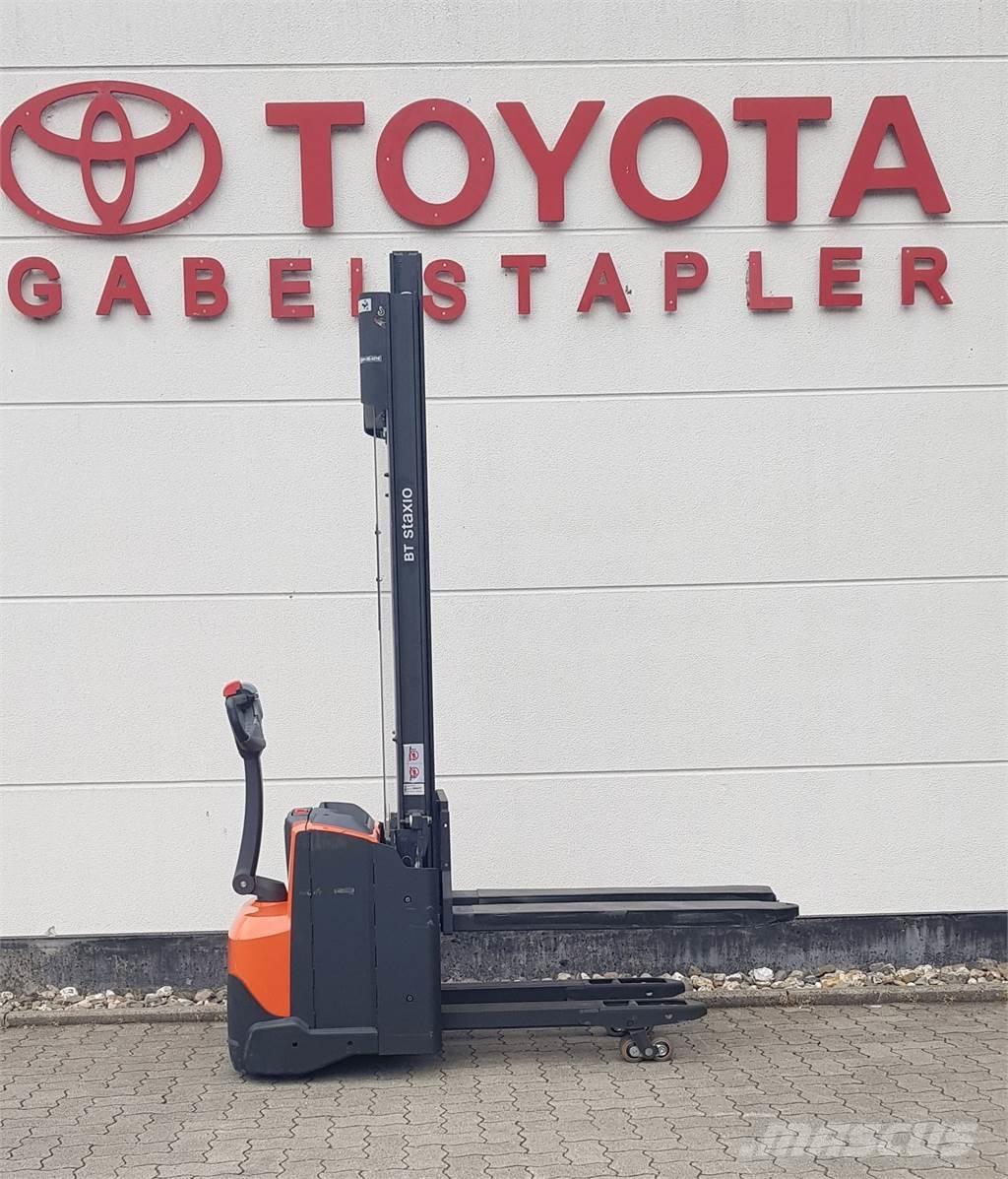 Toyota SWE120L ウォーキンフォークリフト