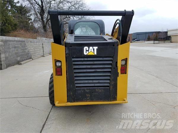 CAT 272 D スキッドステアローダー