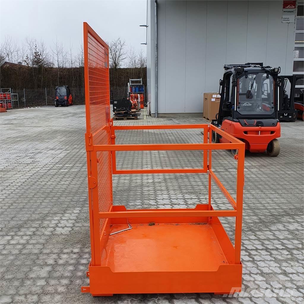 Eichinger 107.3 高所作業台付トレーラー