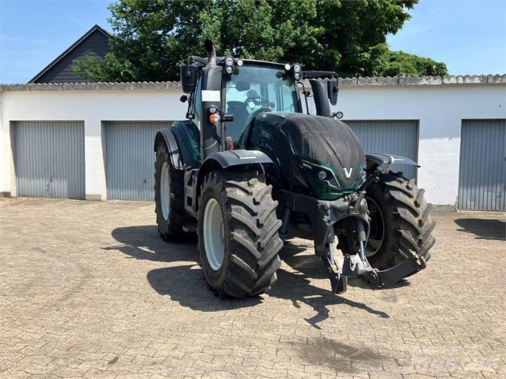 Valtra T154 Active トラクター