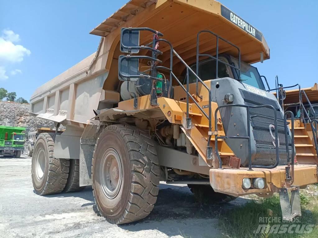 CAT 773 F アーティキュレート式ダンプトラック