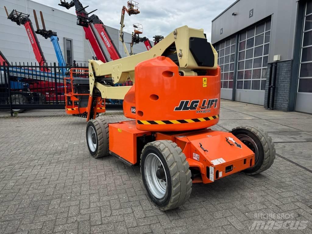 JLG E 450 AJ ブームリフト　屈伸型