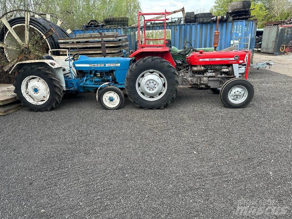 Massey Ferguson 152 トラクター