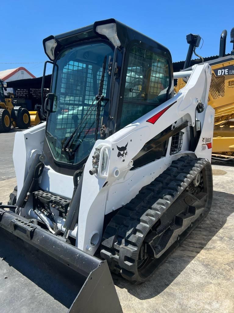 Bobcat T 590 スキッドステアローダー