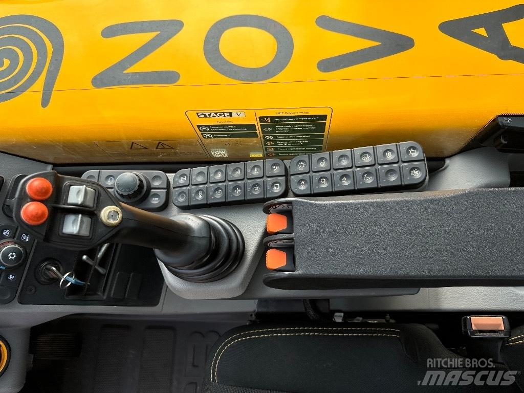 JCB 560-80 AGRI XTRA テレスコーピックハンドラー