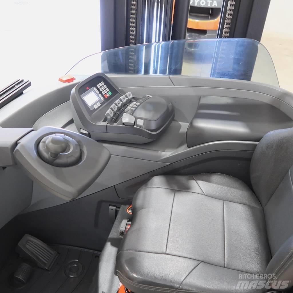 Toyota RRE200HC リーチフォークリフト