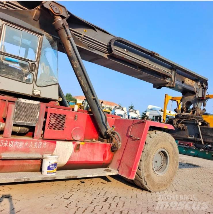Kalmar DRD 450 リーチスタッカー