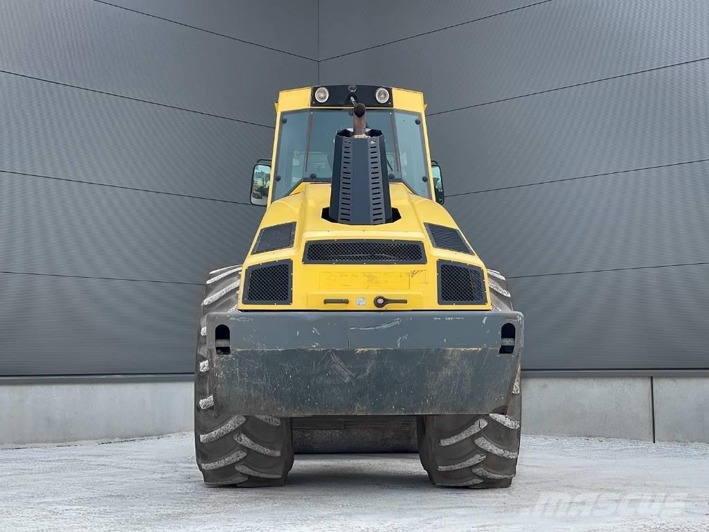 Bomag BW 216 DH-4i 振動ローラ